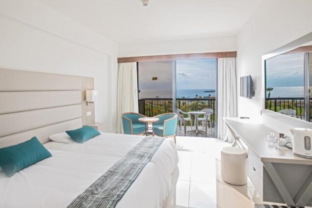 Nelia sea Breeze room with balcony